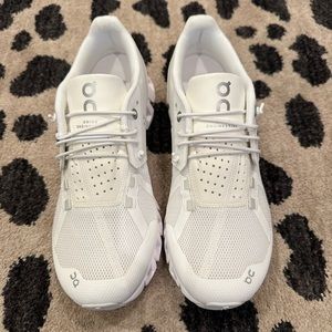 Brand New ON Running Women’s Cloud Sneakers in white